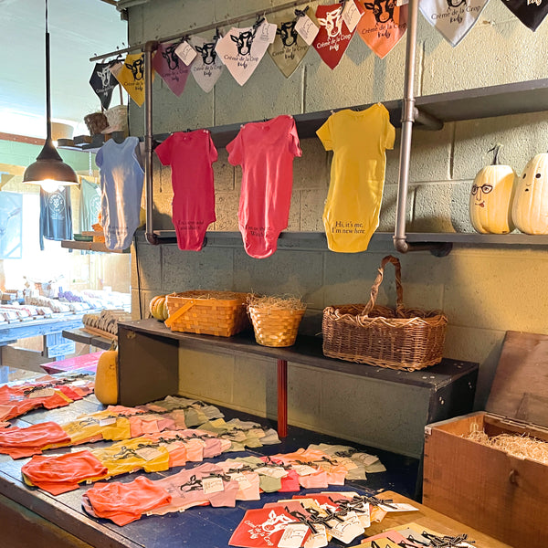 Store baby line display side view